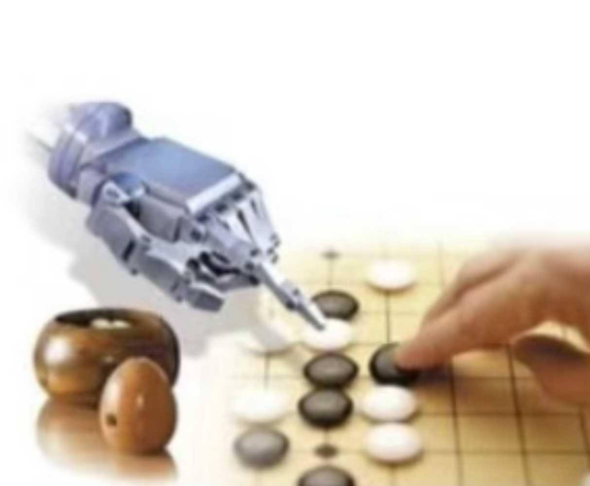 古老棋具、真人与机器手共同对弈，象征围棋从传统智慧走向人工智能时代